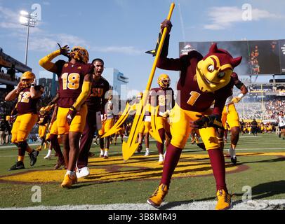 7 ottobre 2023: Gli Arizona State Sun Devils partecipano prima della partita di football NCAA tra l'Università del Colorado e l'Arizona State University al Mountain America Stadium di Tempe, Arizona. ..Michael Cazares/CSM. (Immagine credito: Foto Stock