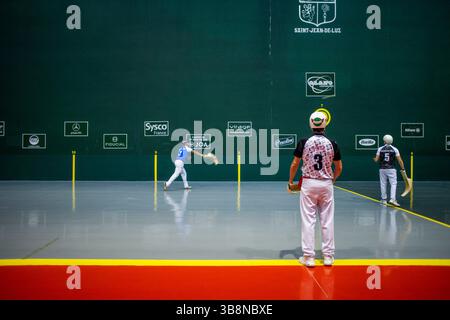 1 luglio 2023, Nouvelle-Aquitaine, Francia: Francia, Pirenei Atlantiques, paesi Baschi, Biarritz, Jai Alai Parc des Sports d'Aguilera, cesta punta (immagine di credito: © Sergi Reboredo/ZUMA Press Wire) Foto Stock