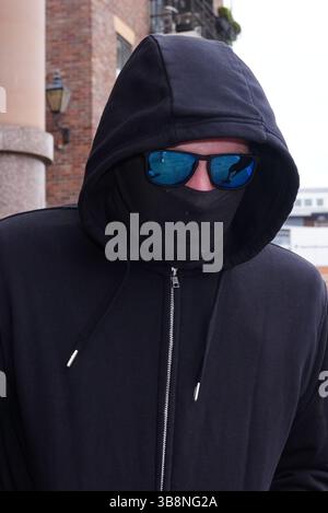 Adam Carruthers fuori dalla Corte della Corona di Newcastle, dove è accusato di aver abbattuto l'albero di Sycamore Gap. Mr Carruthers e Daniel Graham negano di aver causato danni criminali all'albero, per un valore di 622.000, e 1.114 sterline al Vallo di Adriano. Data foto: Giovedì 8 maggio 2025. Foto Stock