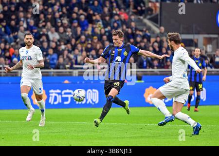 1° aprile 2024, Milano, null, Italia: Milano, Italia. 1 aprile 2024. Benjamin Pavard (28) dell'Inter visto nella partita di serie A tra Inter e Empoli a Giuseppe Meazza a Milano. (Immagine di credito: © Gonzales Photo/Gonzales Photo tramite ZUMA Press) Foto Stock