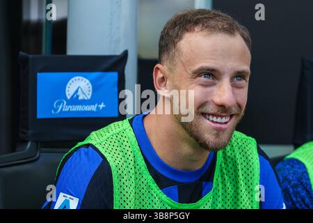 7 ottobre 2023, Milano, Italia: Carlos Augusto del FC Internazionale si presenta durante la partita di serie A 2023/24 tra FC Internazionale e Bologna allo Stadio Giuseppe Meazza. Punteggio finale; Inter 2:2 Bologna. (Immagine di credito: © Fabrizio Carabelli/SOPA Images via ZUMA Press Wire) Foto Stock