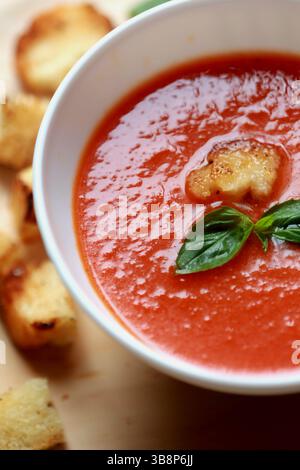 Ciotola con gazpacho Foto Stock