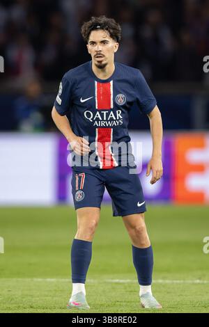 Vitinha (17) di Paris Saint-Germain durante la semifinale Paris Saint-Germain contro Arsenal UEFA Champions League 2a tappa al Parc de Princes, Parigi, Francia il 7 maggio 2025 credito: Ian Stephen/Every Second Media Credit: Every Second Media/Alamy Live News Foto Stock