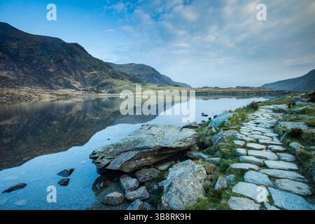 Llyn Idwal nel Parco Nazionale di Snowdonia, Galles. Foto Stock