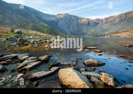 Alba a Llyn Idwal nel Parco Nazionale di Snowdonia, Galles. Foto Stock
