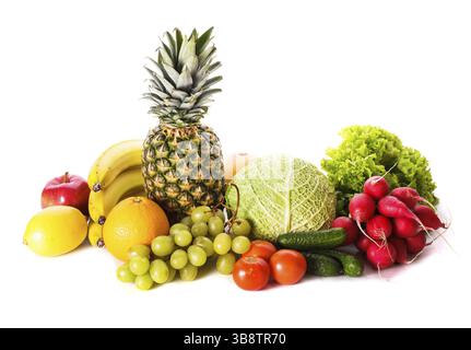 Un sacco di diversi tipi di frutta e verdura isolato su bianco Foto Stock
