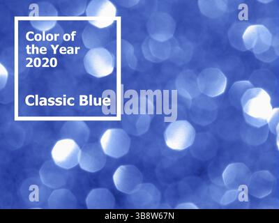 Sfondo brillante con bokeh in colore Classic Blue 2020. Colore dell'anno 2020 sfondo sfocato per vacanze e feste. COY2020 Classic Blue co Foto Stock