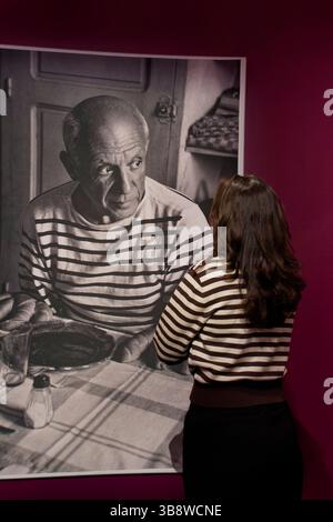 Parigi, Francia. 16 aprile 2025. Robert Doisneau apre al Museo Maillol il 16 aprile 2025 a Parigi, Francia. Credito: Gerard Crossay/Alamy Stock pH Foto Stock