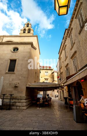 Chiesa di San Biagio con grottesche, oculo e tre campanili a Dubrovnik, Croazia Foto Stock