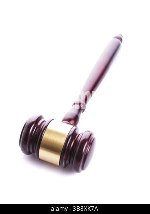 Martello di legno isolato su sfondo bianco Foto Stock