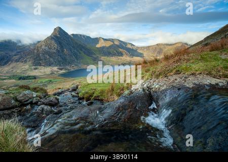 Mattina di primavera nella valle di Ogwen, Snowdonia National Park, Galles. Foto Stock