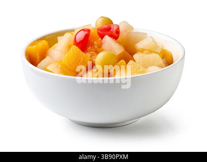 ciotola di macedonia di frutta in scatola isolata su sfondo bianco Foto Stock