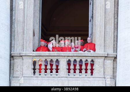 Roma, Italia. 8 maggio 2025. Cardinali durante l'annuncio del nuovo Papa Leone XIV credito: Agenzia fotografica indipendente/Alamy Live News Foto Stock
