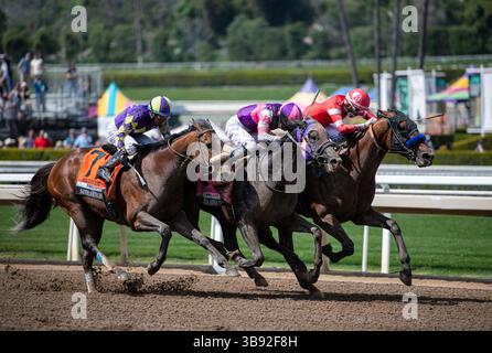 8 aprile 2023, Arcadia, CA, USA: Practical Move (5) guidato da JockeyRamon Vasquez vince il Santa Anita Derby (Grade 1) al Santa Anita Park di Arcadia, California, l'8 aprile 2023. Jon Putman/Eclipse Sportswire/CSM (immagine di credito: © Jon Putman/CSM tramite ZUMA Press Wire) Foto Stock