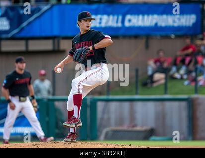 12 giugno 2023 Palo alto CA U.S.A. Stanford lanciatore Nick Dugan (25) sul tumulo durante la partita NCAA Super Regional Baseball tra Texas Longhorns e Stanford Cardinal al Klein Field / Sunken Diamond a Palo alto California. Thurman James / CSM (immagine di credito: © Thurman James/CSM via ZUMA Press Wire) Foto Stock