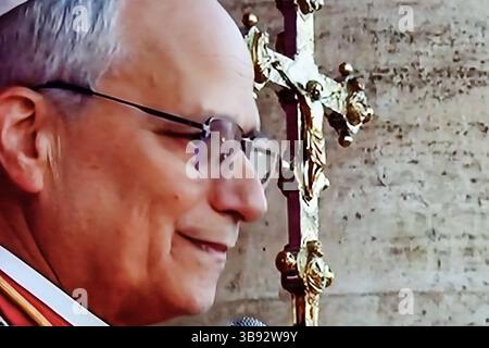 Foto aus Life Übertragung RTL oder ZDF Papstwahl am 08.05.2025 aus Rom- *** foto da Life trasmesso RTL o ZDF elezioni papali l'08 05 2025 da Roma Foto Stock