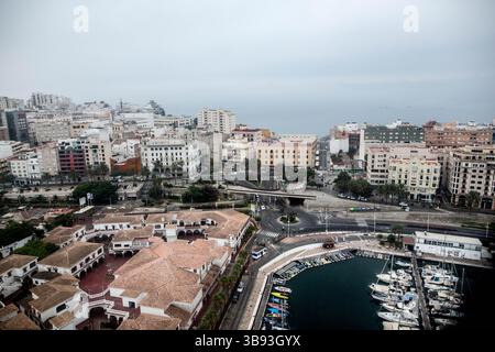 21 agosto 2019, Andalusia, Spagna: Veduta aerea del porto di Ceuta. L'eliporto di Algeciras si trova a soli 21 chilometri dal porto di CEUTA, nell'enclave spagnola del Marocco, non lontano dallo stretto di Gibilterra. L'eliporto è gestito dall'AENA, l'organismo responsabile della gestione dello spazio aereo spagnolo. (Immagine di credito: © Sadak Souici/ZUMA Press Wire) Foto Stock