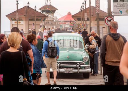 19 giugno 2017: Una station wagon Ford Country Squire del 1951 è in mostra ad una mostra di auto d'epoca sul molo di Huntington Beach, CA. (Credito immagine: © Spencer Grant/ZUMA Press Wire) Foto Stock