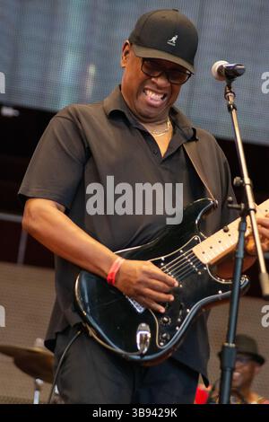 10 giugno 2023, Chicago, il, USA: Il Chicago Blues Festival è continuato con un ritmo forte sabato sera 10 giugno. Le esibizioni strong Blues avevano la folla che ballava con le braccia nell'aria. SugarRay Rayford, Demetria Taylor e la Mike Wheeler Band e Mud Morganfield (figlio di Muddy Waters) con una band stellata di Blues furono gli atti della serata. (Immagine di credito: © Karen I. Hirsch/ZUMA Press Wire) Foto Stock