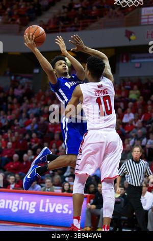 20 gennaio 2017, Normal, Illinois, Stati Uniti d'America: Jordan Barnes cerca di superare la difesa di Phil Fayne (10) durante una partita di basket maschile della NCAA Missouri Valley Conference dove i Purple Aces di Evansville hanno perso contro gli Illinois State Redbirds 75-73 nella Redbird Arena (immagine di credito: © Alan Look/ZUMA Press Wire) Foto Stock