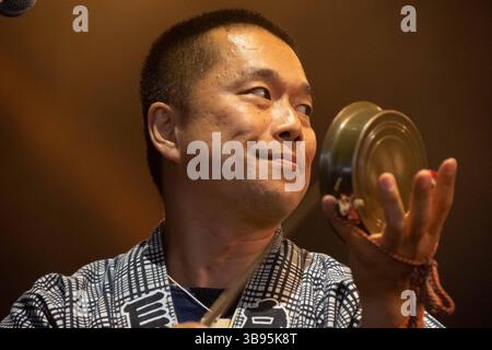 29 luglio 2023, Malmesbury, Wiltshire, Inghilterra: Ajate from Japan fuse l'afro-funk con la tradizionale musica ohayashi giapponese per formare un suono ritmico altamente originale che si esibirono al Womad festival. Il festival WOMAD (World of Music and Dance) si è svolto a Charlton Park vicino a Malmesbury nel Wiltshire, Regno Unito. Ora, nel suo 41esimo anno, migliaia di persone si sono recate nel parco per guardare una variegata serie di atti internazionali. (Immagine di credito: © Rod Harbinson/ZUMA Press Wire) Foto Stock
