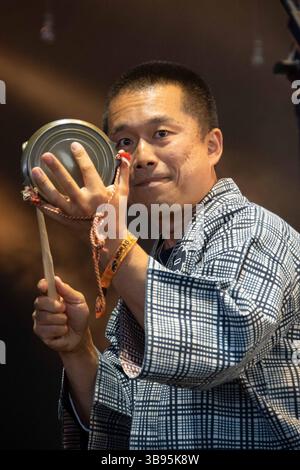 29 luglio 2023, Malmesbury, Wiltshire, Inghilterra: Ajate from Japan fuse l'afro-funk con la tradizionale musica ohayashi giapponese per formare un suono ritmico altamente originale che si esibirono al Womad festival. Il festival WOMAD (World of Music and Dance) si è svolto a Charlton Park vicino a Malmesbury nel Wiltshire, Regno Unito. Ora, nel suo 41esimo anno, migliaia di persone si sono recate nel parco per guardare una variegata serie di atti internazionali. (Immagine di credito: © Rod Harbinson/ZUMA Press Wire) Foto Stock