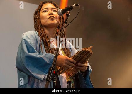 29 luglio 2023, Malmesbury, Wiltshire, Inghilterra: Ajate from Japan fuse l'afro-funk con la tradizionale musica ohayashi giapponese per formare un suono ritmico altamente originale che si esibirono al Womad festival. Il festival WOMAD (World of Music and Dance) si è svolto a Charlton Park vicino a Malmesbury nel Wiltshire, Regno Unito. Ora, nel suo 41esimo anno, migliaia di persone si sono recate nel parco per guardare una variegata serie di atti internazionali. (Immagine di credito: © Rod Harbinson/ZUMA Press Wire) Foto Stock