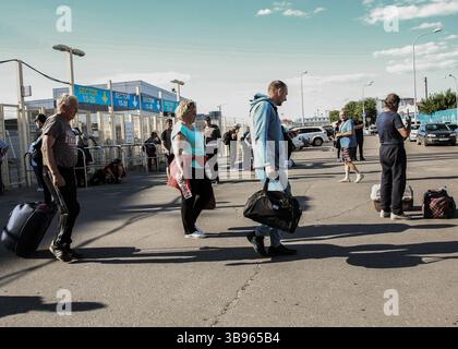 21 settembre 2022, Charkiv, Charkiv, Ucraina: Dal 24 febbraio, l'Ucraina sta cercando di documentare i crimini di guerra commessi dall'invasore russo. Ma la raccolta di prove è ostacolata dalla mancanza di risorse delle istituzioni ucraine e dalla portata degli abusi. Rapporto nella regione di Charkiv..decine di migliaia di presunti crimini di guerra sono segnalati al pubblico ministero in Ucraina. Le autorità e i residenti stanno facendo il possibile per raccogliere prove sul campo. (Immagine di credito: © Sadak Souici/ZUMA Press Wire) Foto Stock