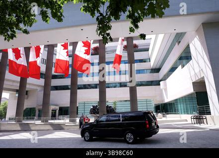 Carney nell'Ambasciata canadese a Washington, Distretto di Columbia, USA, Washington DC, Virginia. - Il 6 maggio 2025 il convoglio del primo ministro canadese Mark Carney arriva all'ambasciata canadese a Washington, DC, USA, il 6 maggio 2025. Eletto in carica la scorsa settimana, Carney incontra il presidente Donald Trump per discutere del commercio e delle recenti tariffe imposte al Canada. WASHINGTON DC STATI UNITI d'America Copyright: XGentxShkullakux Foto Stock