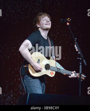 MIAMI , FL - 10 APRILE: Ed Sheeran si esibisce per la parte nordamericana del RED Tour all'American Airlines Arena il 10 aprile 2013 a Miami, Florida. ..persone: Ed Sheeran (immagine di credito: © SMG via ZUMA Press Wire) Foto Stock