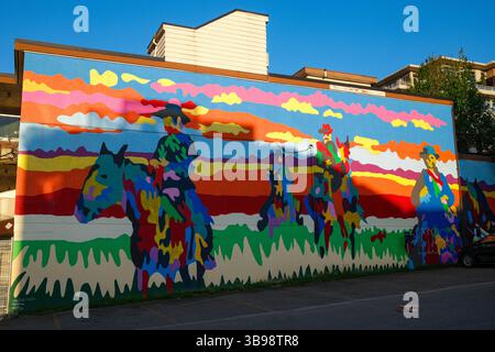 Un colorato murale lungo un vicolo a Mount Pleasant, Vancouver, British Columbia. Foto Stock