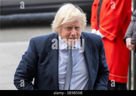 Londra, Regno Unito. 9 maggio 2025. L'ex primo ministro britannico Boris Johnson arriva all'Abbazia di Westminster per partecipare a una cerimonia di ringraziamento in occasione del 80° anniversario del VE Day, o Victory in Europe Day, a Londra, in Gran Bretagna, 8 maggio 2025. Crediti: Xinhua/Alamy Live News Foto Stock