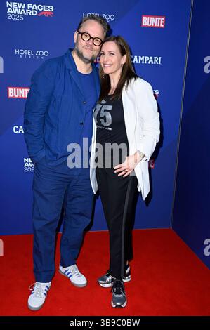 Ulrike Frank mit Ehemann Marc Schubring bei der Verleihung der Bunte New Faces Awards Film 2025 im Delphi Filmpalast. Berlino, 08.05.2025 *** Ulrike Frank con il marito Marc Schubring alla presentazione del Bunte New Faces Awards Film 2025 al Delphi Filmpalast Berlin, 08 05 2025 foto:XF.xKernx/xFuturexImagex Face 5698 Foto Stock