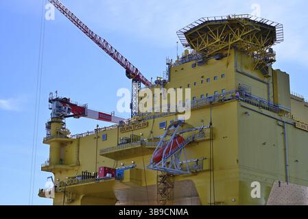 Piattaforma di conversione offshore Dolwin Epsilon a Haugesund nella Norvegia occidentale. Foto Stock