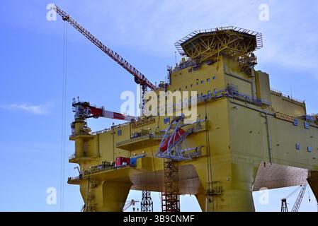 Piattaforma di conversione offshore Dolwin Epsilon a Haugesund nella Norvegia occidentale. Foto Stock