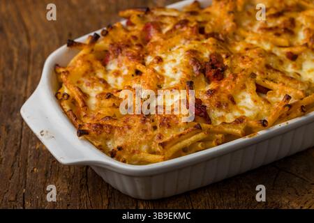 Mac e formaggio su legno Foto Stock