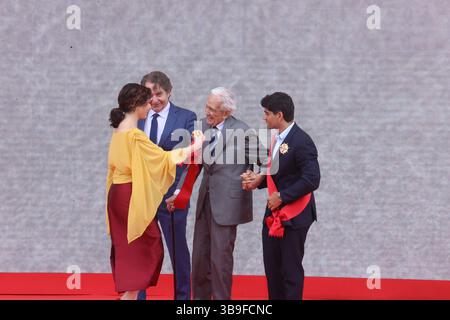 Madrid, 2 maggio 2025. La cerimonia di premiazione della medaglia del 2 maggio, giornata CAM, si è tenuta presso la sede della Comunità di Madrid, presieduta da Isabel Díaz Ayuso. Foto: Jaime García. ARCHDC. Crediti: Album / Archivo ABC / Jaime García Foto Stock