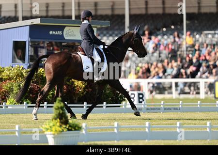 Kate Rocher-Smith della Gran Bretagna con Dassett Select durante il dressage al MARS Badminton Horse Trials il 9 maggio 2025, Badminton, Regno Unito (foto di Maxime David - MXIMD Pictures) Foto Stock