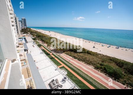 Vista panoramica aerea del lungomare di Miami in un giorno di sole Foto Stock