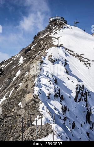 Gli ultimi metri della cima dello Schilthorn in autunno, Mürren, Oberland Bernese, Svizzera Foto Stock