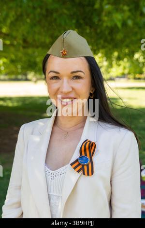Attivisti e sostenitori ucraini si sono riuniti al Museo Imperiale della Guerra per protestare contro gli "apologi pro-Putin" al Memoriale di guerra sovietico. Foto Stock