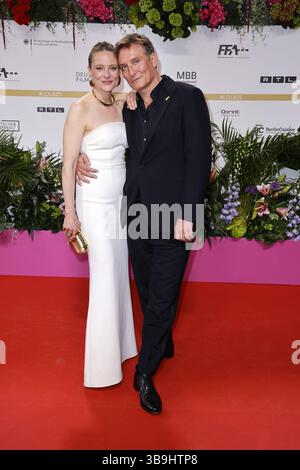 Anne Ratte-Polle e Oliver Masucci bei der "Deutscher Filmpreis" Verleihung AM 9.05.2025 a Berlino Foto Stock