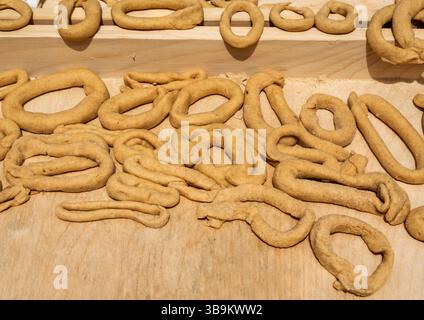 Assapora il fascino rustico della Puglia con questo primo piano dei tradizionali Taralli. Foto Stock