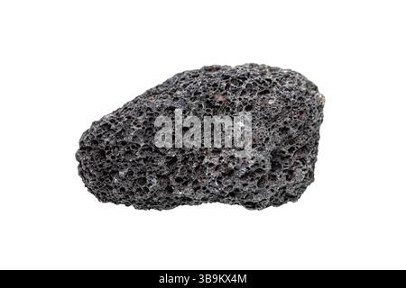 Scoria nera (cenere) roccia ignea vulcanica su sfondo bianco (messa a fuoco selettiva), la collezione di minerali della Terra Foto Stock