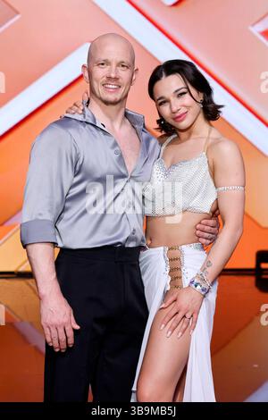 Profitänzerin Anastasia Maruster und Turnprofi Fabian Hambüchen bei der 18. Staffel der RTL-Tanzshow consente di ballare al coloneum. Köln, 09.05.2025 NRW Deutschland *** Danzatrice professionista Anastasia Maruster e ginnasta Fabian Hambüchen alla diciottesima stagione dello spettacolo di danza RTL Lets Dance al Coloneum di Colonia, 09 05 2025 NRW Germania Copyright: XChristophxHardtx Foto Stock