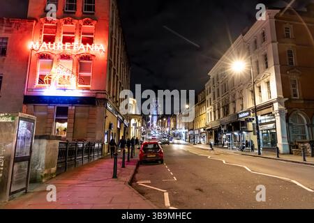 Bristol, Regno Unito - 30 gennaio 2024: Park Street nel centro di Bristol di notte Foto Stock