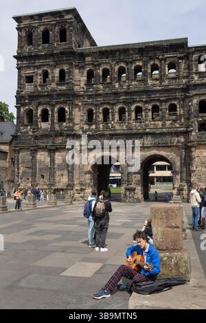 Roma porta Nigra, a Treviri, Germania, 7 maggio 2025. Foto Stock