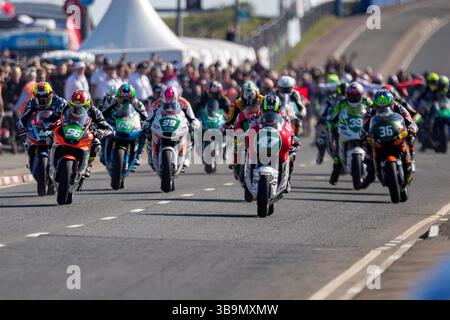Portstewart, Regno Unito. 10 maggio 2025. Richard Cooper Yamaha (KMR Kawasaki) ha vinto gara 1 (Maxwell Freight Services SuperTwin) alla NorthWest200 2° è stato Adam McClean su una Yamaha (Flintwick Motercycling/SMV). Il 3° è stato Jeremy McWilliams a cavallo di una Aprilia (JMCC RACING) Credit: Bonzo/Alamy Live News Foto Stock