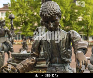 Vicino all'auto, al centro aereo e ferroviario di Stoccarda e alla portata della Foresta Nera settentrionale, c'è la città che unisce tradizione e modernità Foto Stock