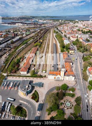 Vista aerea della stazione ferroviaria di Burgas, Bulgaria Foto Stock